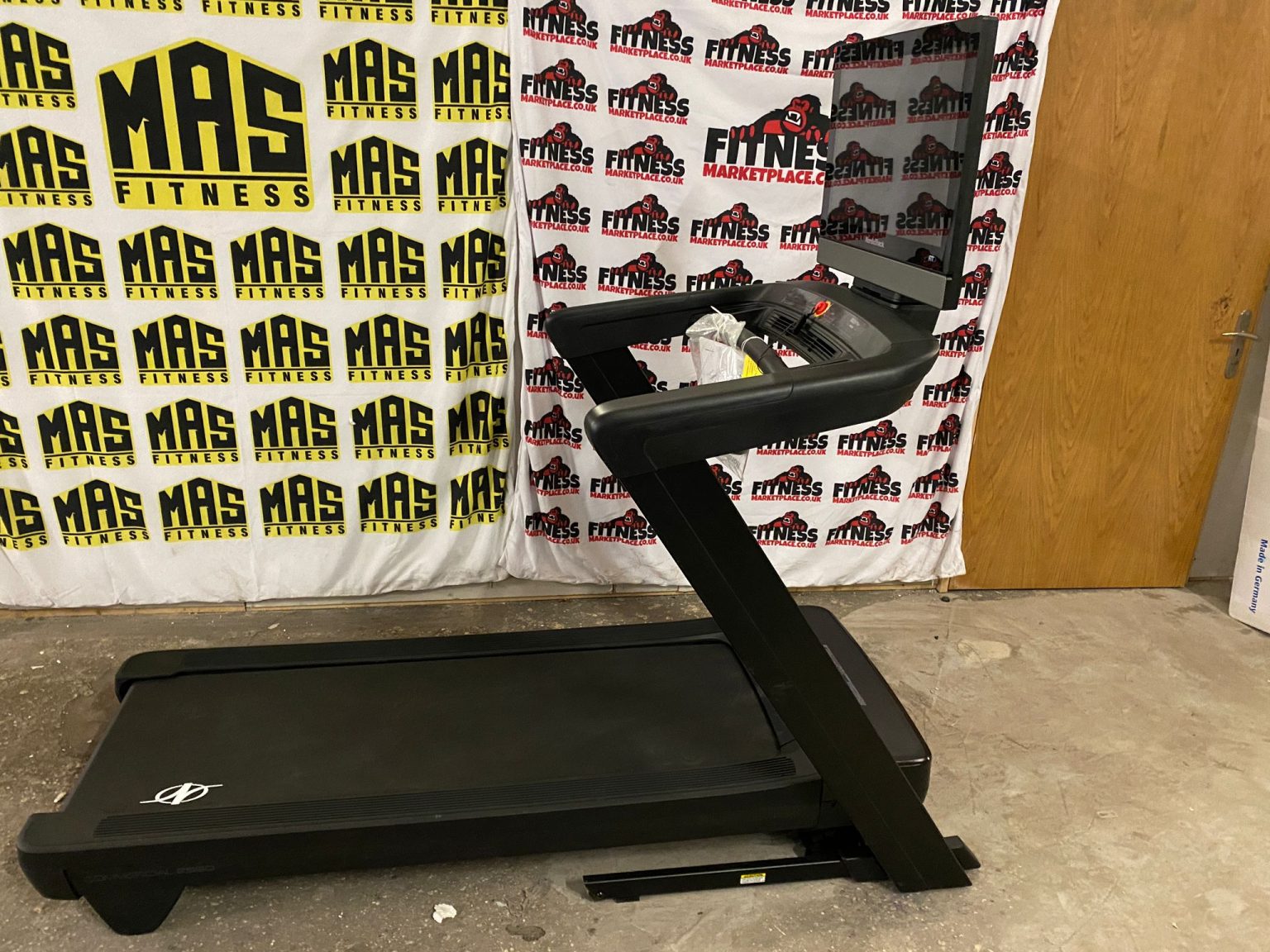 NordicTrack Commercial 2950 Folding Treadmill New Model - Fitness ...